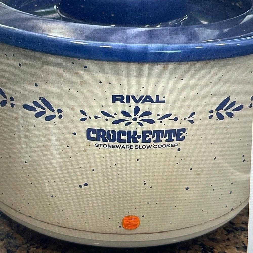 Rival Crockette Crock Pot Slow Cooker 1 Qt Country Blue and Beige Model 3205